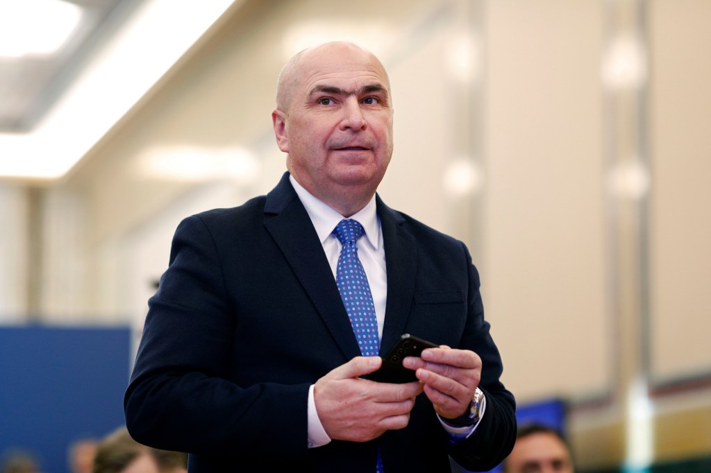 HOTNEWS.RO: Culisele ședinței în care Bolojan a pierdut votul în înteriorul partidului. Cum a eșuat planul „10 dintr-o lovitură” al președintelui PNL