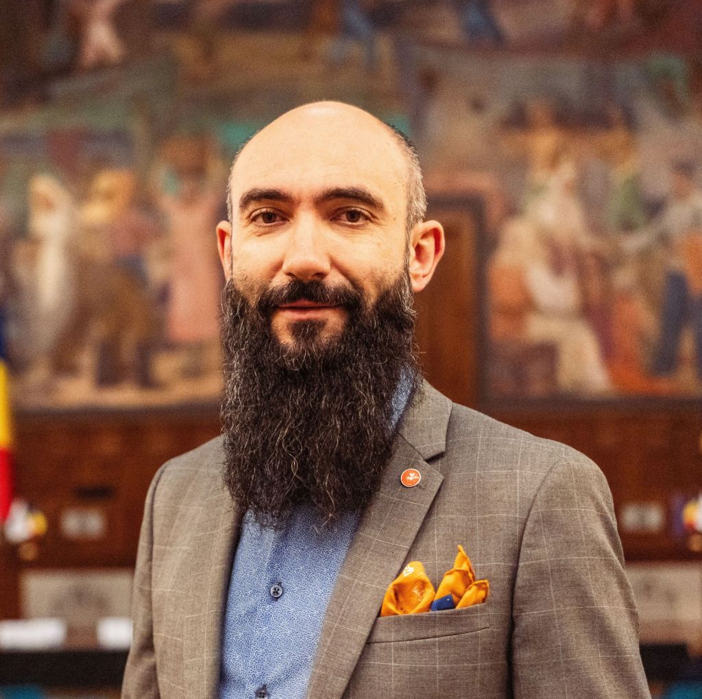 HOTNEWS.RO: Cum a ajuns omul numit la vârful Fondului care gestionează falimentele RCA să-l împrumute, fără dobândă, pe vicepremierul Cătălin Predoiu și ce spune liderul PNL