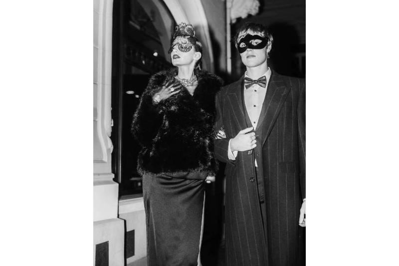 HOTNEWS.RO: Fenomenul LA MAISON NOCTURNE: Prima serie de bilete pentru balul L’ENIGME, epuizată în 5 minute. Ritualul social al Bucureștiului revine La Mița Biciclista