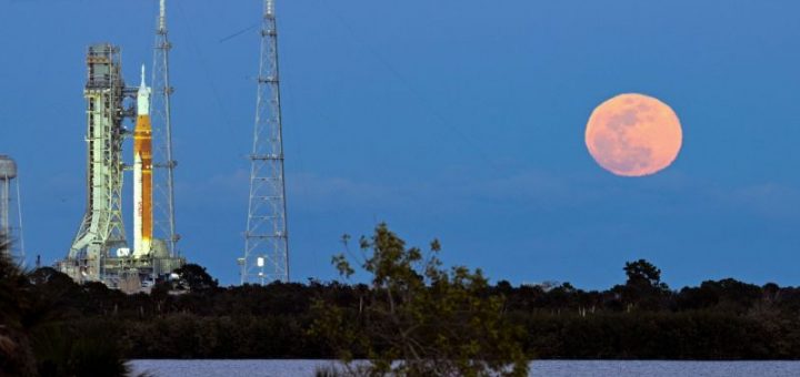 HOTNEWS.RO: NASA face un test crucial, înainte de a trimite patru astronauți către Lună cu racheta SLS din misiunea Artemis II