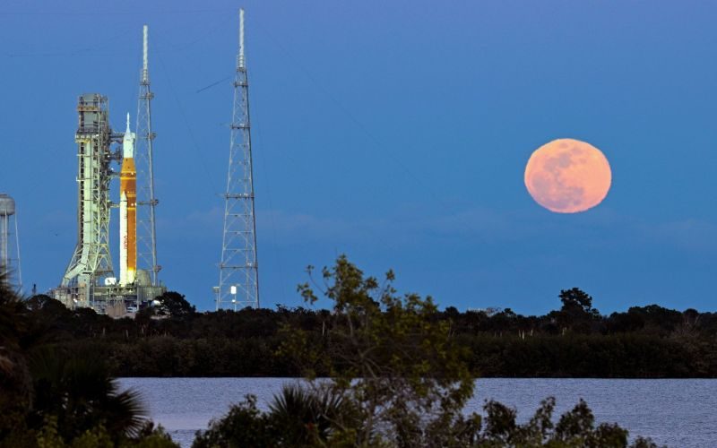 HOTNEWS.RO: NASA face un test crucial, înainte de a trimite patru astronauți către Lună cu racheta SLS din misiunea Artemis II