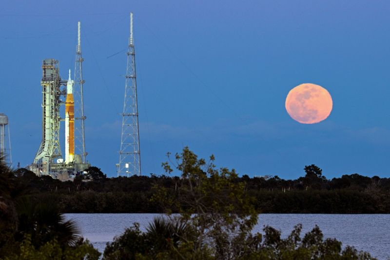 HOTNEWS.RO: NASA face un test crucial, înainte de a trimite patru astronauți către Lună cu racheta SLS din misiunea Artemis II