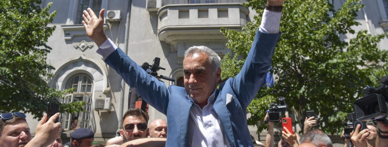 HOTNEWS.RO: Nora lui Călin Georgescu lucrează la Hidroelectrica / Legăturile cu lumea politică și cu administrația de stat