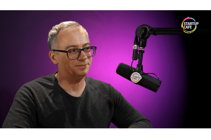 HOTNEWS.RO: VIDEO Fondator român de startup care dezvoltă un procesor AI: Inteligența artificială actuală este „algebră liniară și statistică avansată”