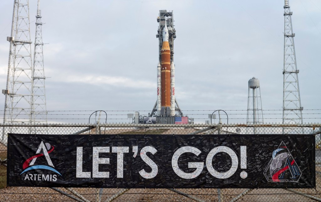 HOTNEWS.RO: Zece zile spre Lună. Pariul uriaș al NASA, între „fantomele” trecutului și noua cursă spațială