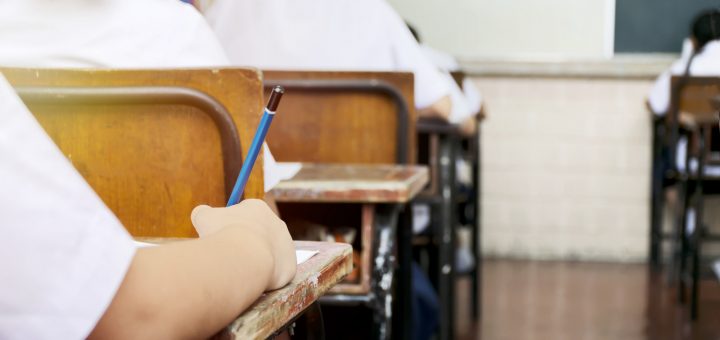 HOTNEWS.RO: Baremul de corectare la Română la simulare BAC 2026 va fi publicat la ora 15:00