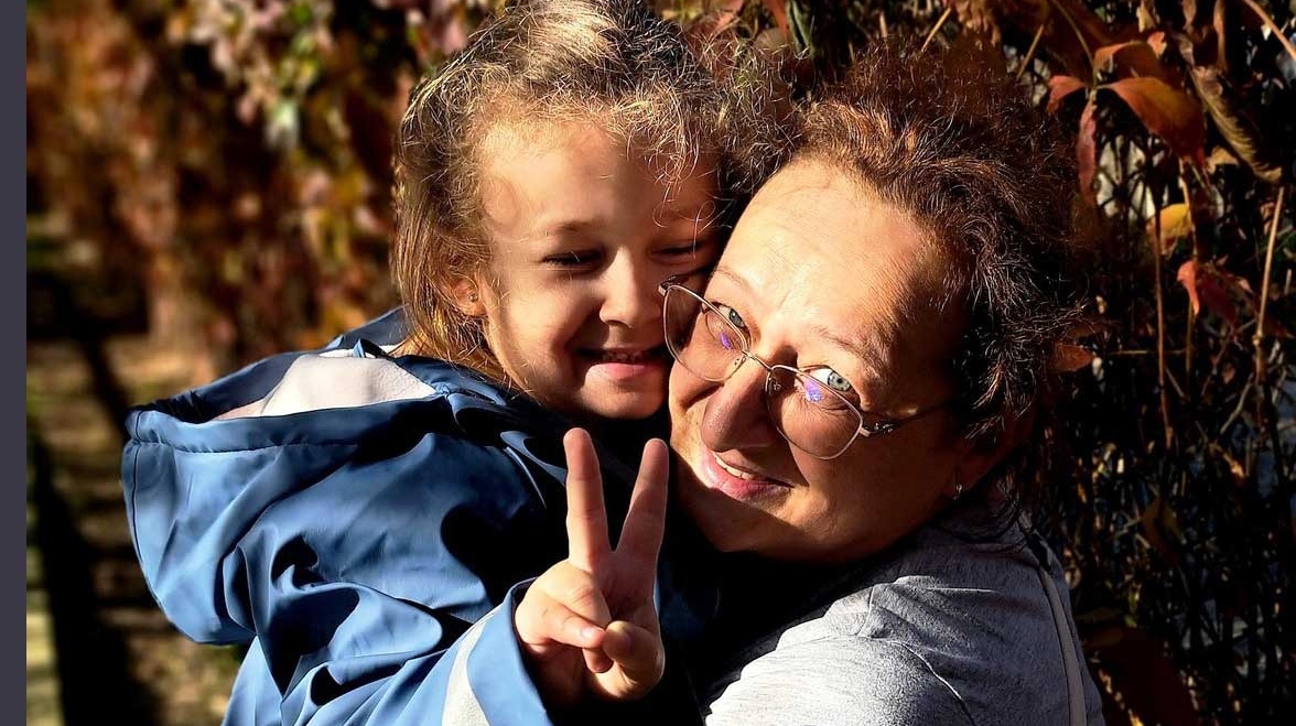 HOTNEWS.RO: Când nepoată-mea m-a numit „cealaltă mămică”, m-am topit. Dar am realizat că nu vreau să fiu asta