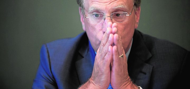 HOTNEWS.RO: Cel mai mare administrator de active din lume avertizează că economia mondială va intra în recesiune dacă barilul de petrol nu se stabilizează. Prețul la care se rupe firul