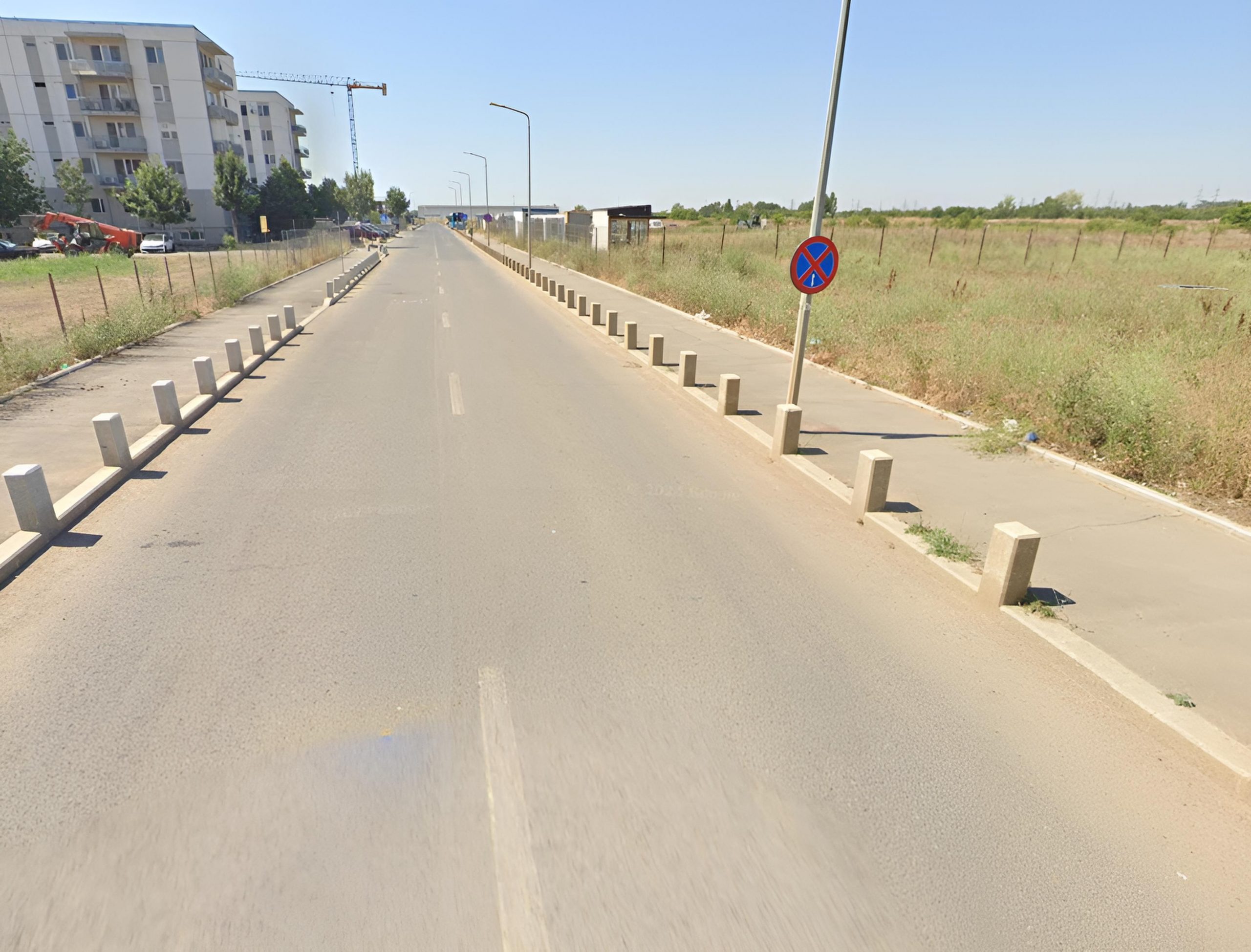 HOTNEWS.RO: Concentrație de absurd și risipă pe o stradă din București. N-are canalizare, dar se împăduresc trotuare