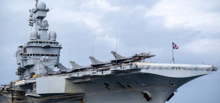 HOTNEWS.RO: Cum a divulgat din greșeală un ofițer francez poziția portavionului Charles de Gaulle cu un simplu jogging pe puntea navei