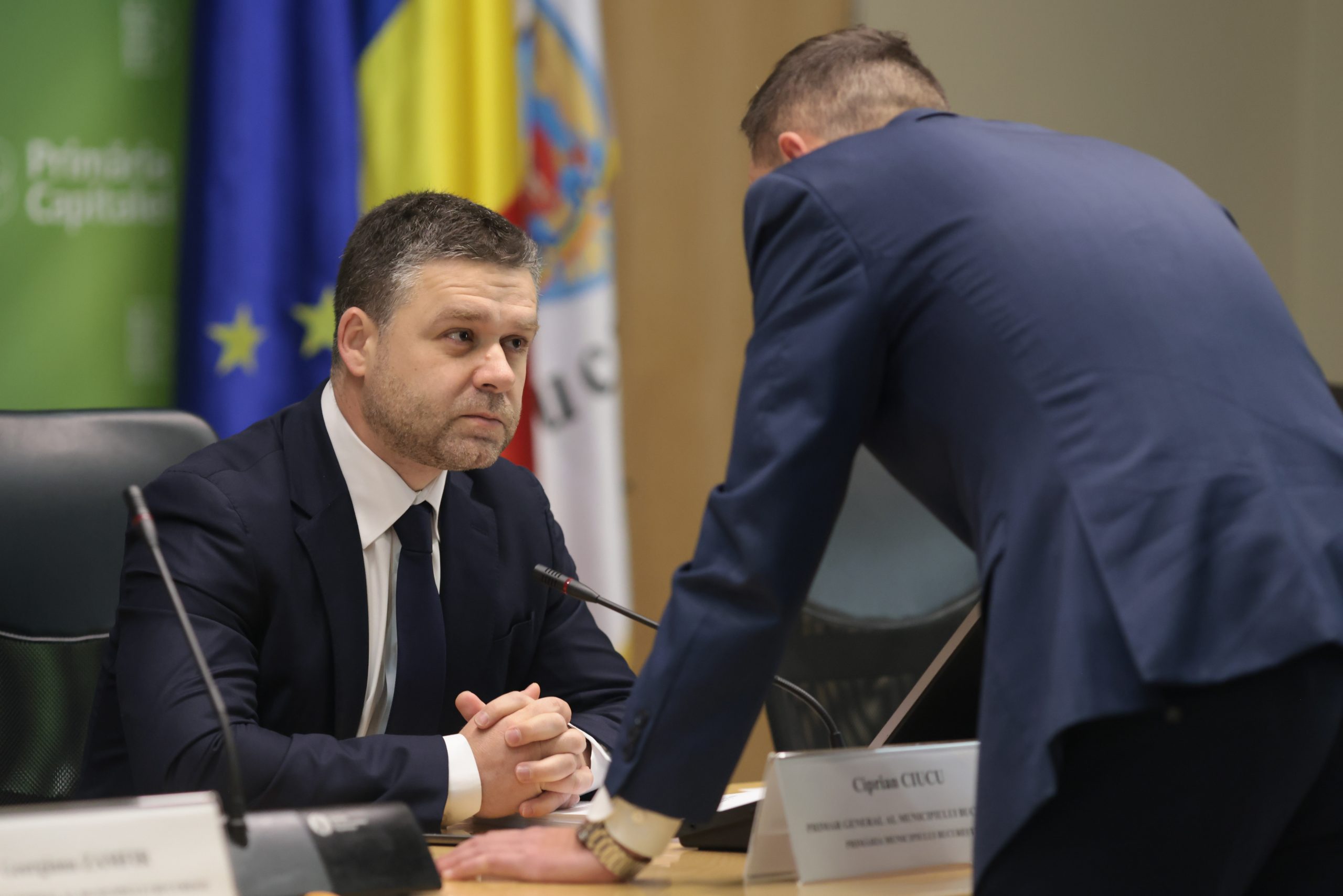 HOTNEWS.RO: După trei ședințe consecutive care nu s-au ținut, Consiliul General se reunește vineri în plin conflict Ciucu-Băluță. Mizele de pe ordinea de zi