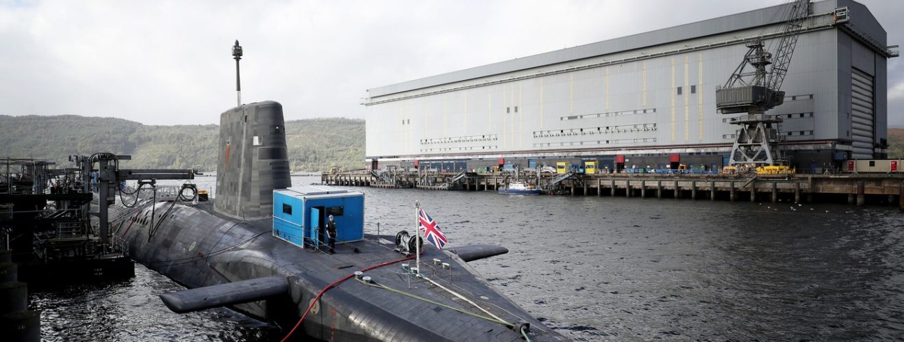 HOTNEWS.RO: O româncă și un iranian, puși sub acuzare după ce au încercat să intre într-o bază nucleară britanică / Unitatea găzduiește submarine Trident