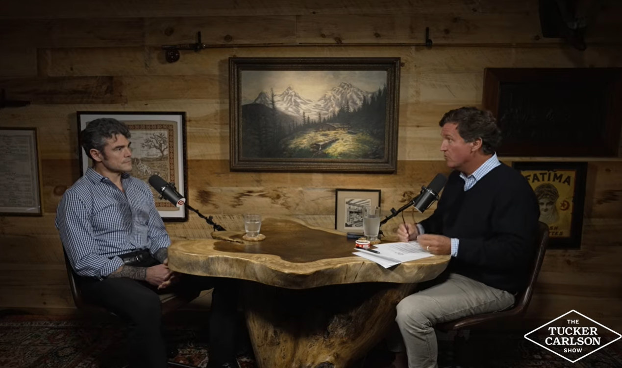 HOTNEWS.RO: Oficialul SUA care a demisionat din cauza războiului din Iran era sub anchetă, suspectat că a divulgat informații către podcasterul Tucker Carlson