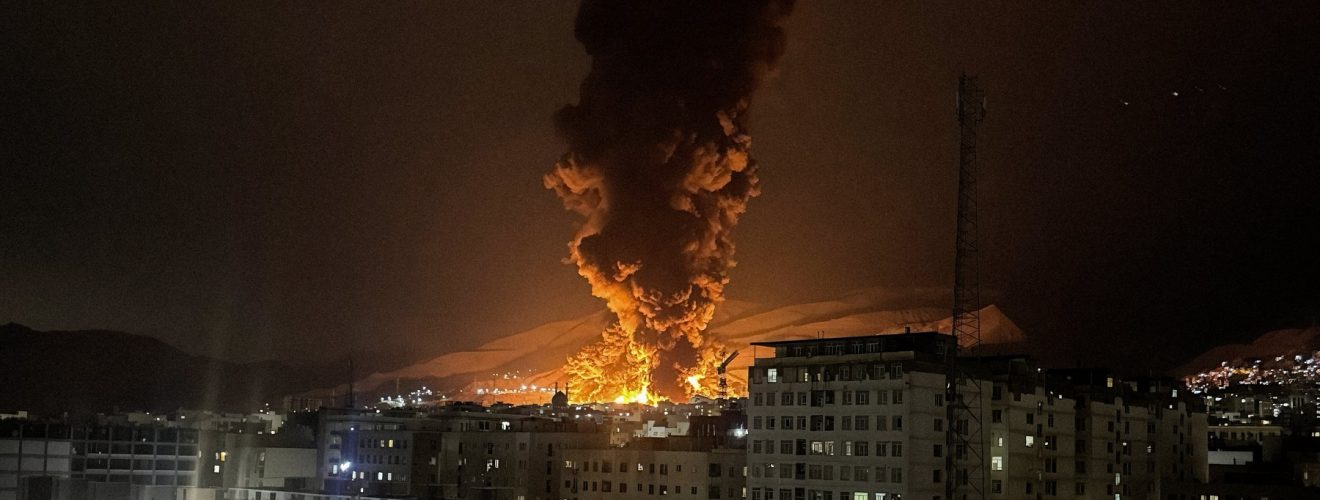 HOTNEWS.RO: ULTIMA ORĂ Trump dă asigurări că va menține deschisă strâmtoarea Ormuz / Bilanțul campaniei SUA împotriva Iranului