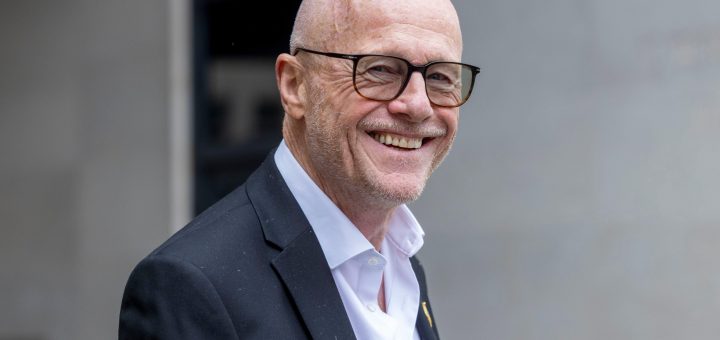 HOTNEWS.RO: Un miliardar cu opt copii spune cum îi crește fără să îi răsfețe: „Le spun mereu”. Regula de aur a familiei