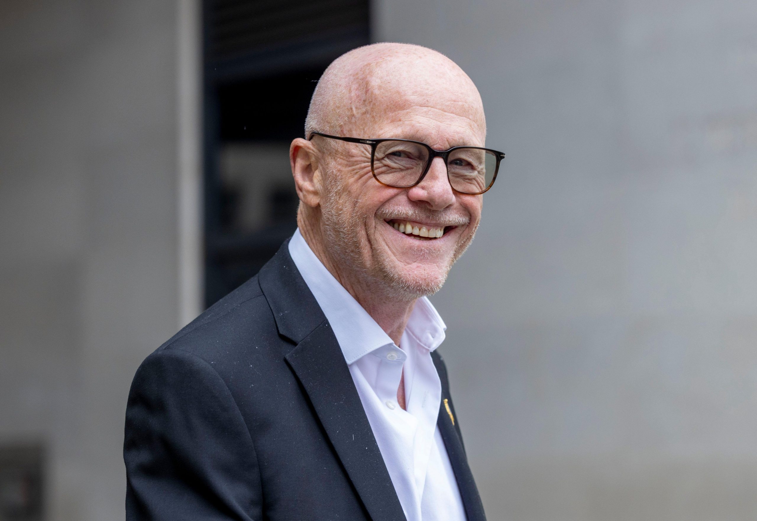 HOTNEWS.RO: Un miliardar cu opt copii spune cum îi crește fără să îi răsfețe: „Le spun mereu”. Regula de aur a familiei