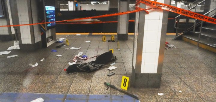 HOTNEWS.RO: Atac cu maceta la metroul din New York. Agresorul a fost ucis de polițiști