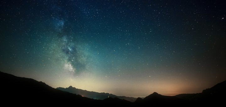 HOTNEWS.RO: Cercetătorii trag un semnal de alarmă: Proiectul oglinzilor în spațiu și constelația de sateliți propusă de Musk pot avea consecințe majore