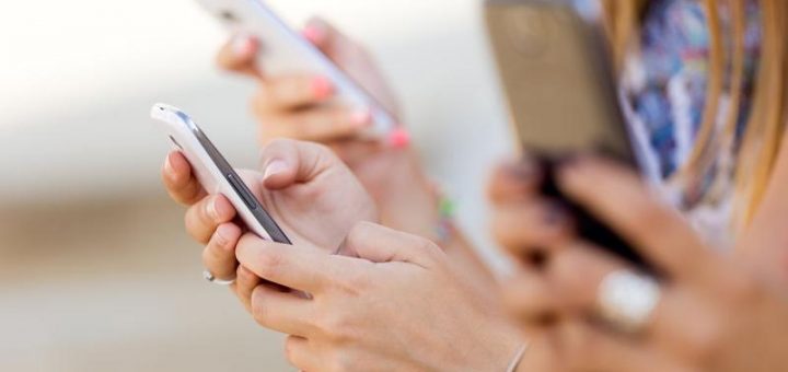 HOTNEWS.RO: „Citirea unei cărți cere efort”. Mariajul dintre ChatGPT și Barbie este despre pericolul dispariției imaginației