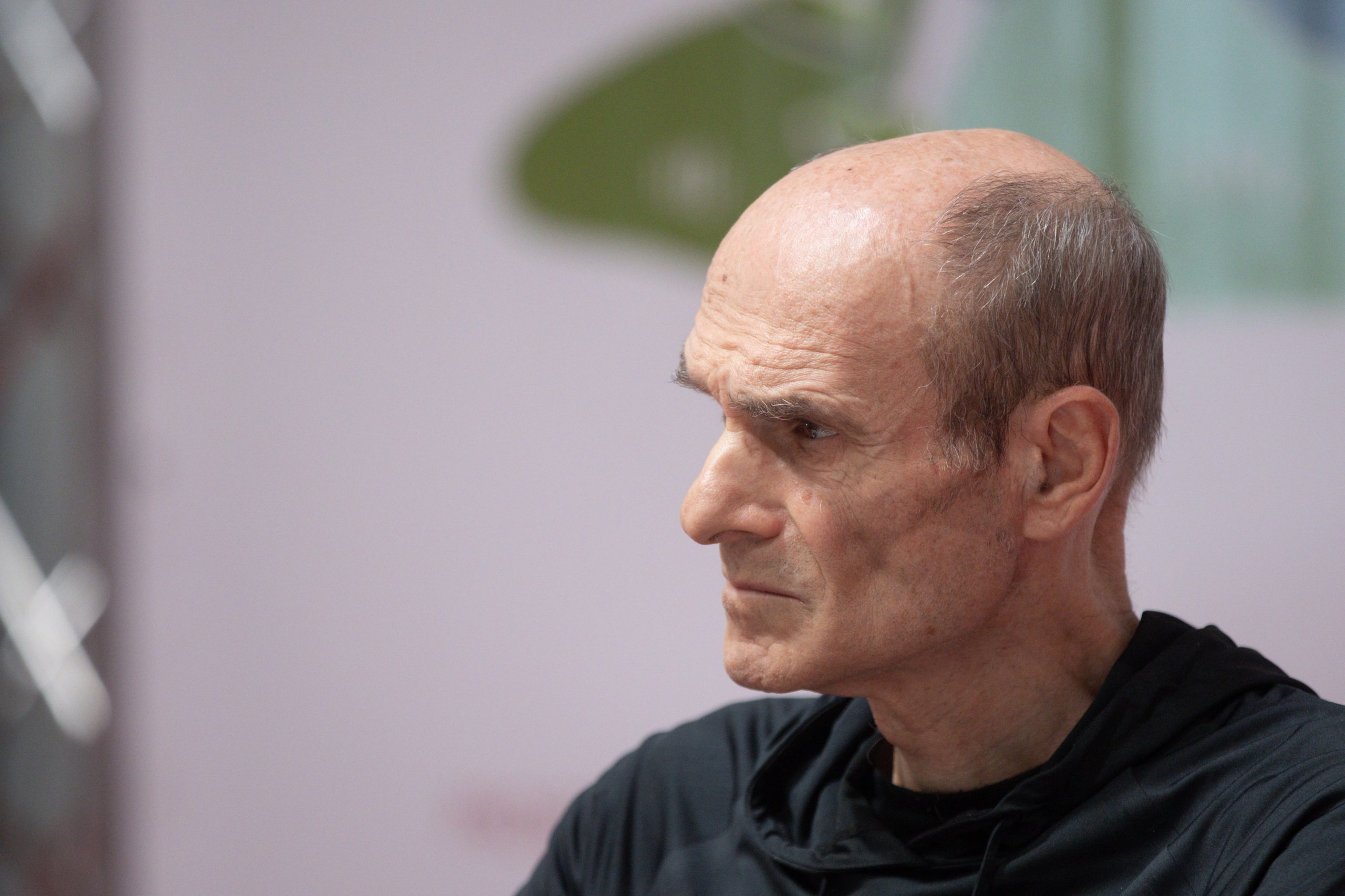 HOTNEWS.RO: CTP, după apelul la calm al președintelui: „Păi, poți să cazi în prăpastie foarte calm, fără să țipi, fără să dai din mâini”