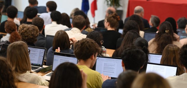 HOTNEWS.RO: Franța vrea să selecteze mai strict studenții străini. Creșteri substanțiale ale taxelor de școlarizare