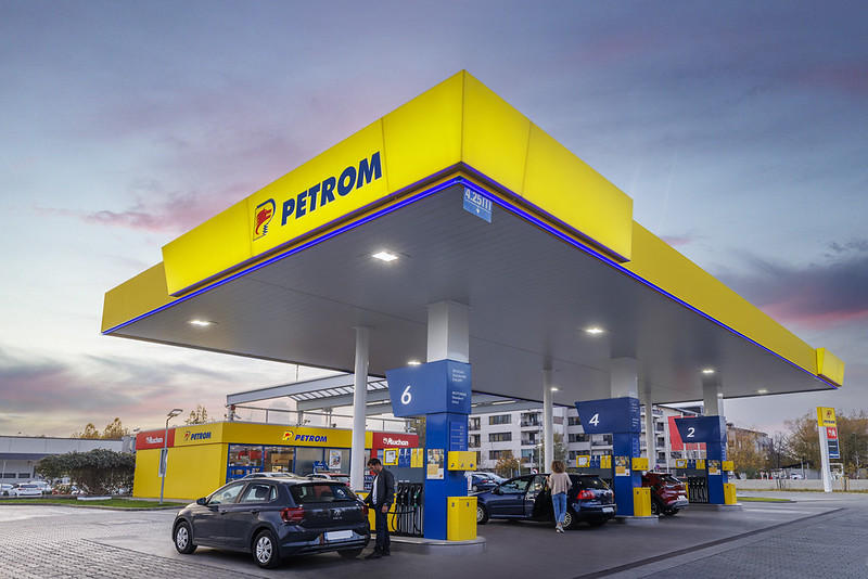 HOTNEWS.RO: Guvernul și companiile petroliere au ajuns la un acord privind scăderea prețului la pompă cu 50 de bani / Când se vor ieftini carburanții