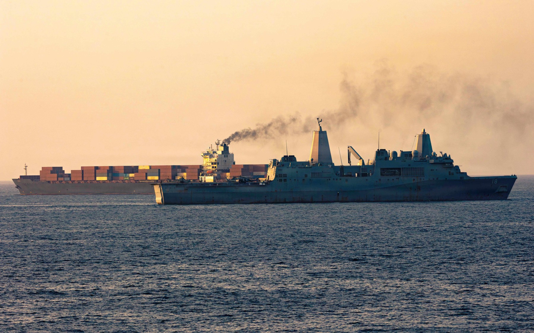 HOTNEWS.RO: Materialele găsite de americani pe nava iraniană oprită cu „o gaură în sala motoarelor” și capturată, declarate „strict secrete”