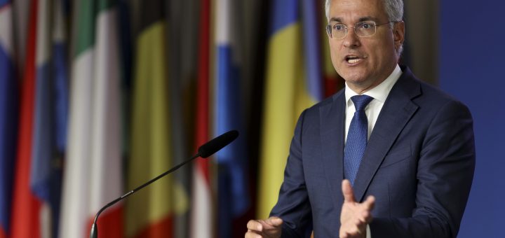 HOTNEWS.RO: Ministrul fondurilor europene, pe fondul tensiunilor din coaliție: „România nu mai are nevoie de politicieni care își flexează mușchii pe la televizor ca să dea bine la partid”