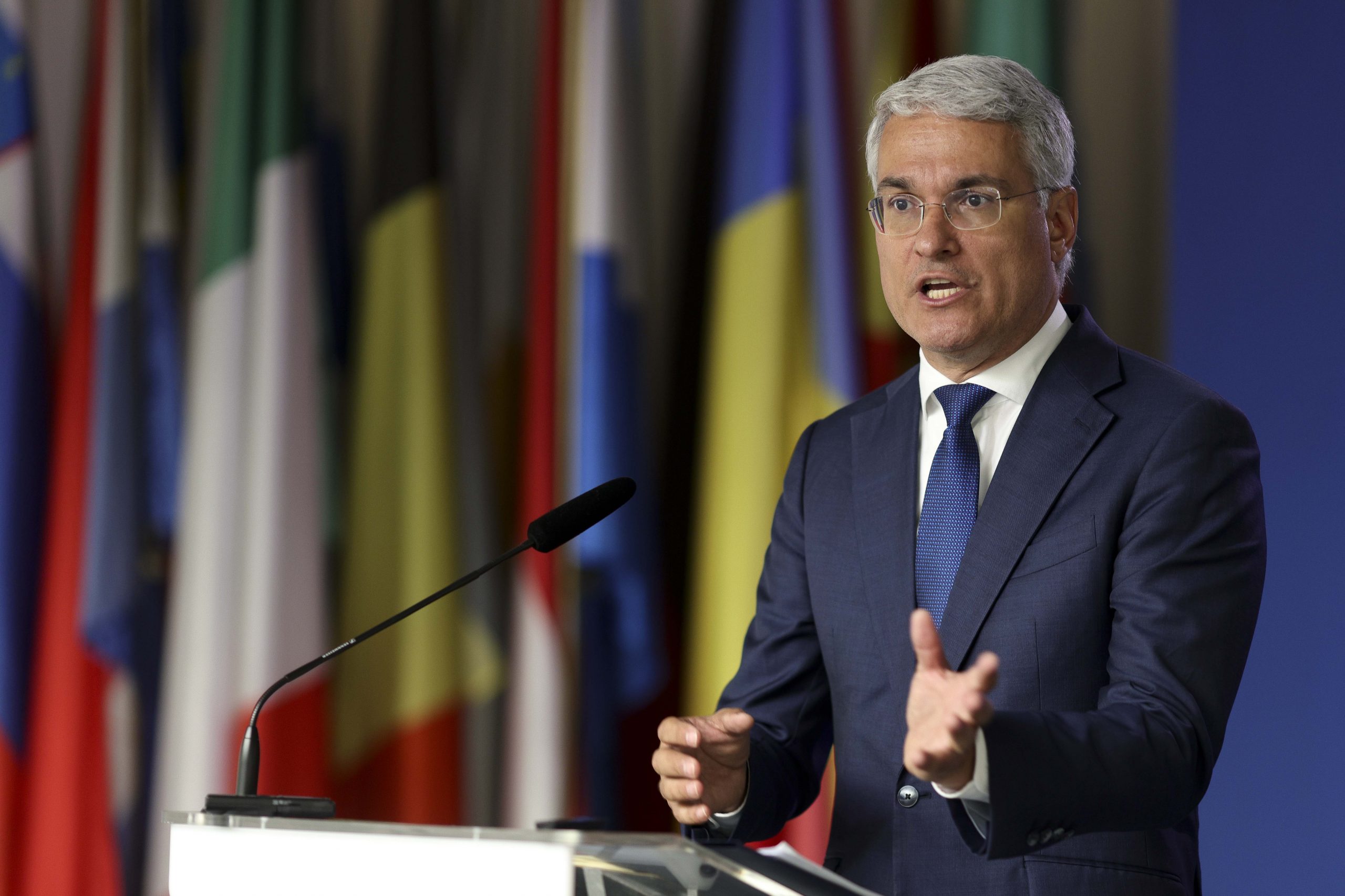 HOTNEWS.RO: Ministrul fondurilor europene, pe fondul tensiunilor din coaliție: „România nu mai are nevoie de politicieni care își flexează mușchii pe la televizor ca să dea bine la partid”