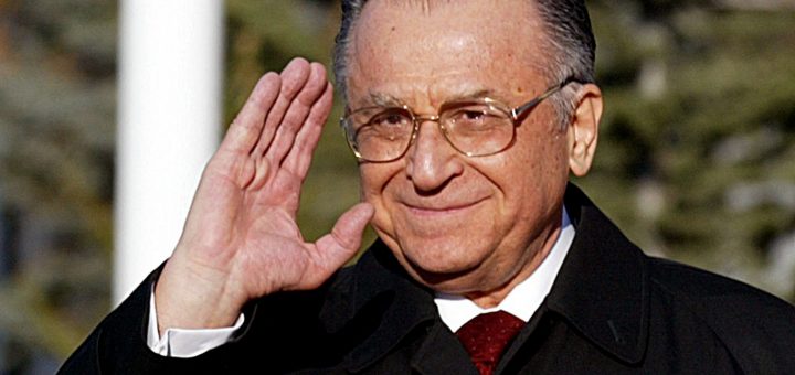 HOTNEWS.RO: Moțiunea PSD – AUR: Cioc, cioc, sunt Ion Iliescu și vă bântui