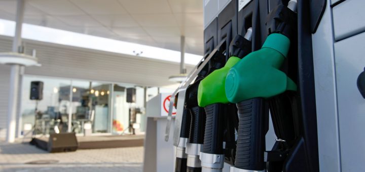 HOTNEWS.RO: Răspunsul lui Bolojan, întrebat dacă șoferii cu motoare pe benzină au motive să se simtă discriminați