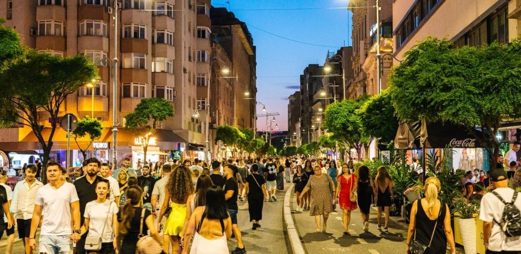 HOTNEWS.RO: Unde a dispărut Bucureștiul în care copiii băteau mingea în fața blocului / Cum pot oamenii să-și „recucerească” orașul