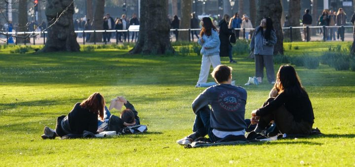 HOTNEWS.RO: De când se încălzește vremea. După valul de frig, meteorologii anunță temperaturi apropiate de cele de vară