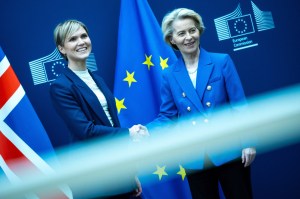 HOTNEWS.RO: Islanda organizează un referendum privind reluarea negocierilor de aderare la UE