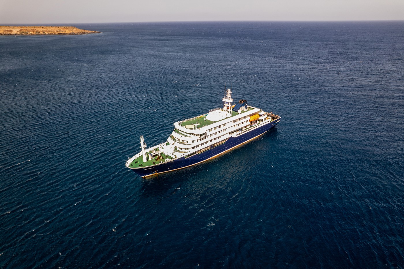 HOTNEWS.RO: Liderul regional al Insulelor Canare respinge decizia Spaniei de a permite navei de croazieră afectată de hantavirus să acosteze în Tenerife