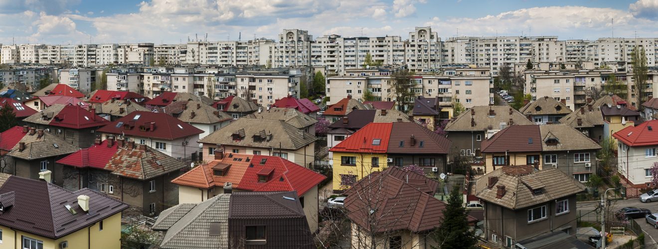 HOTNEWS.RO: Mai mulți bani aduși de acasă, locuințe mai scumpe și rate mai mari – consecințele leului slab asupra creditelor