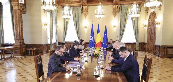 HOTNEWS.RO: Nicușor Dan a chemat oficial partidele la consultări pentru desemnarea viitorului premier. Programul zilei de luni
