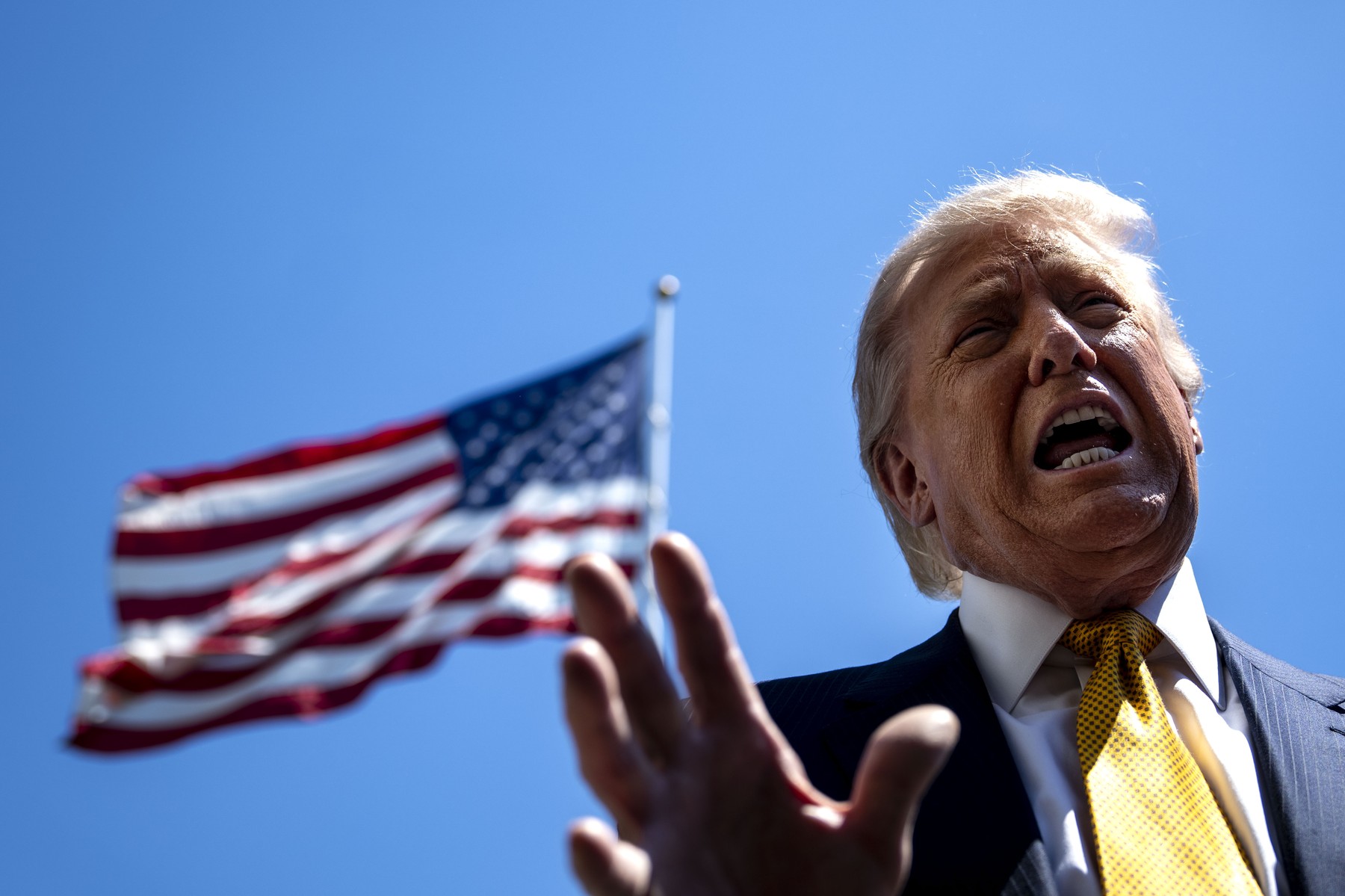 HOTNEWS.RO: Trump anunță că a amânat, în ultimul moment, un atac asupra Iranului, dar că a dat ordin armatei să fie gata pentru „un asalt complet, la scară largă”