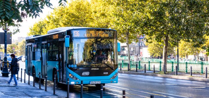 HOTNEWS.RO: Un autobuz STB a intrat într-un tramvai la Piața Sudului. Un călător, rănit