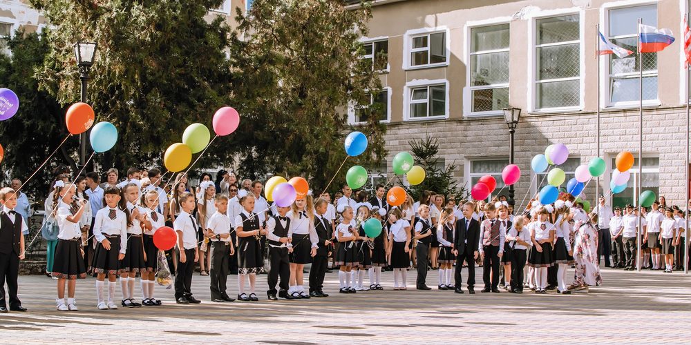 HOTNEWS.RO: Am întrebat trei profesori ce contează la final de an școlar. Surprinzător, nu e vorba de note. PLUS: cum cred ei că ar trebui să arate vacanța de vară