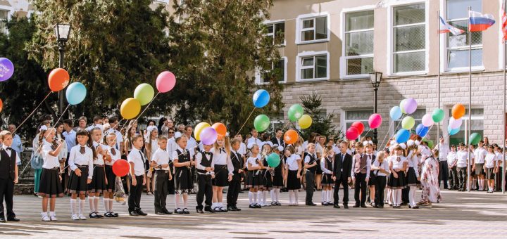 HOTNEWS.RO: Am întrebat trei profesori ce contează la final de an școlar. Surprinzător, nu e vorba de note. PLUS: cum cred ei că ar trebui să arate vacanța de vară