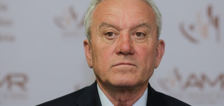 HOTNEWS.RO: „Bolojenistul” care a demisionat din funcțiile deținute în PSD îi ia apărarea lui Bolojan: „Nu a ieșit puciul din PNL”