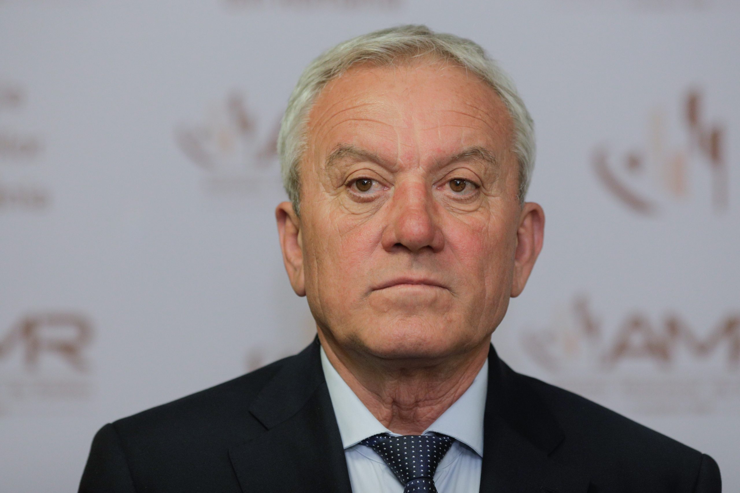 HOTNEWS.RO: „Bolojenistul” care a demisionat din funcțiile deținute în PSD îi ia apărarea lui Bolojan: „Nu a ieșit puciul din PNL”