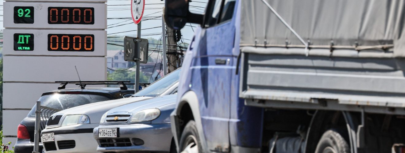 HOTNEWS.RO: Cel mai mare oraș din Crimeea anunță că nu mai există carburanți nici pe cartelă: „Nu are rost să stați la coadă la benzinării”