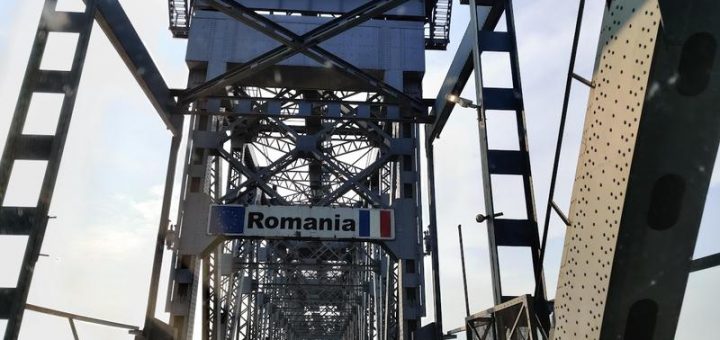 HOTNEWS.RO: Cozi și circulație îngreunată pe Podul de la Giurgiu, deși sâmbătă mașinile nu plătesc taxa de trecere: „Zeci de minute de așteptare”