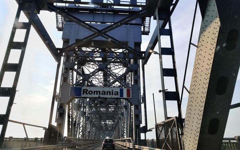 HOTNEWS.RO: Cozi și circulație îngreunată pe Podul de la Giurgiu, deși sâmbătă mașinile nu plătesc taxa de trecere: „Zeci de minute de așteptare”