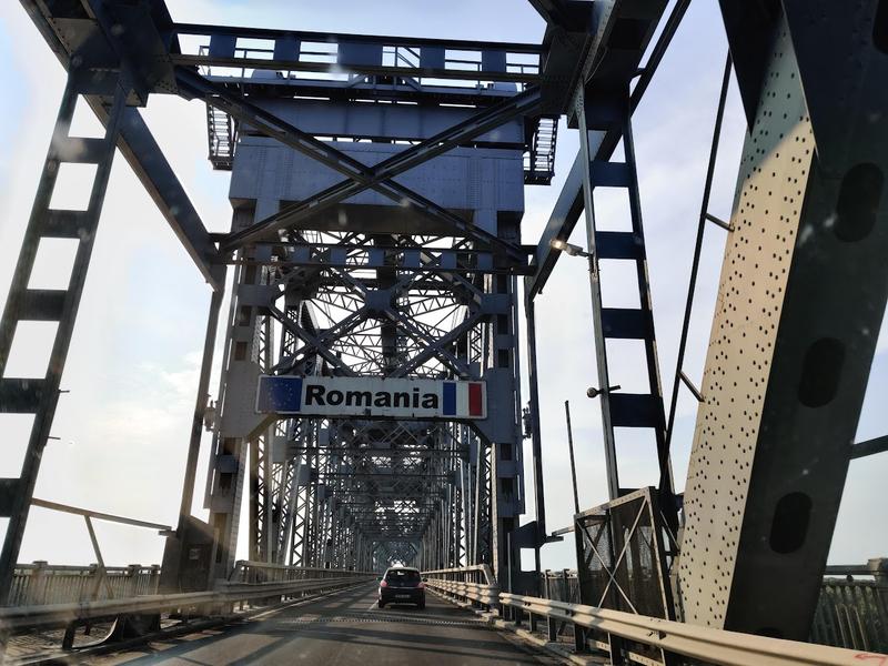 HOTNEWS.RO: Cozi și circulație îngreunată pe Podul de la Giurgiu, deși sâmbătă mașinile nu plătesc taxa de trecere: „Zeci de minute de așteptare”