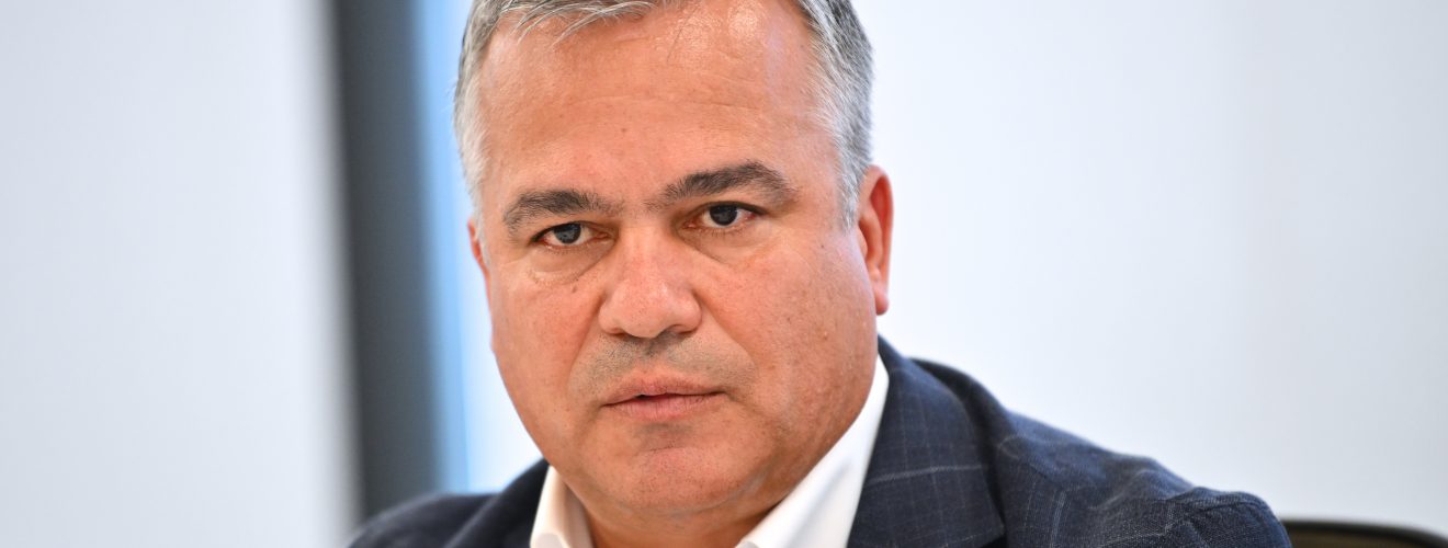 HOTNEWS.RO: Liberalul Adrian Veștea, noul premier desemnat de Nicușor Dan. „Îmi doresc un Guvern politic”