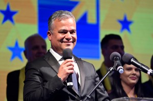 HOTNEWS.RO: LIVE: Ora 10 a venit, Veștea nu și-a depus mandatul. Ultimatumul dat de Bolojan a expirat. Ce pregătește PNL / Urmează acum ședința la UDMR