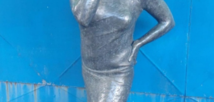 HOTNEWS.RO: O statuie din „Bârfele satului” din Germania, găsită în curtea unui român din Buzău